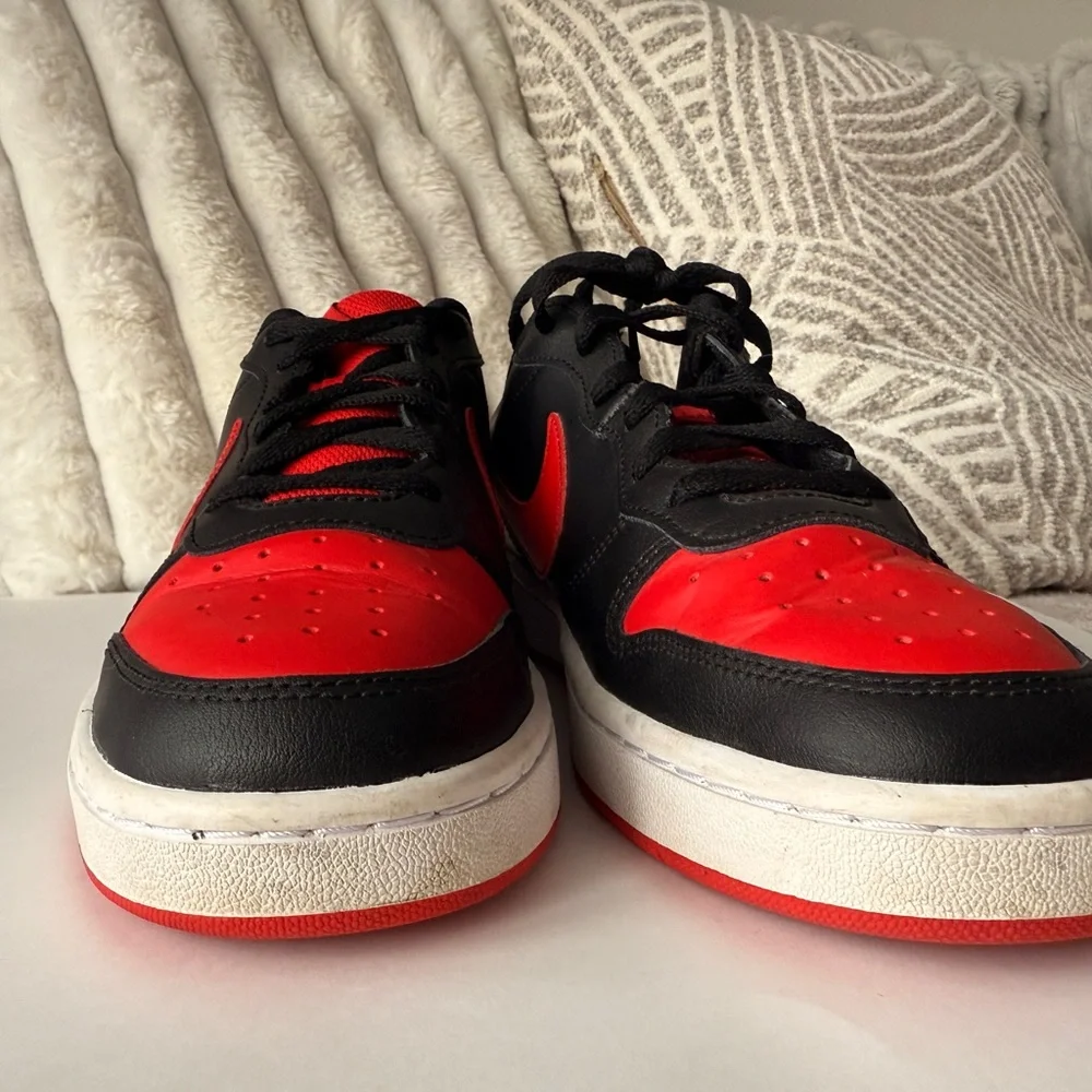 Nike court‎ borough low 2 Red and Black Sports Sneakers Kids Size 7Y